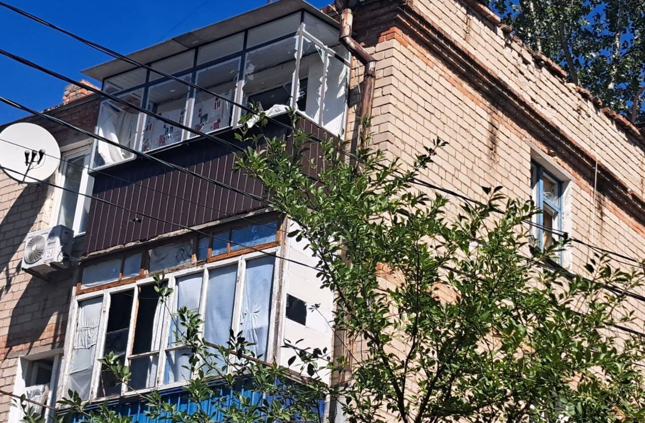 Фото до матеріалу: Обстріл Нікополя: пошкоджено 15 будинків та агрофірму, пожежі на території громади