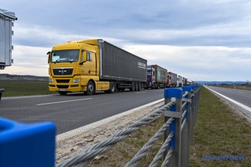 Фото до матеріалу: З 12 травня «єЧерга» автоматично перевірятиме «Зелену картку» для перевізників
