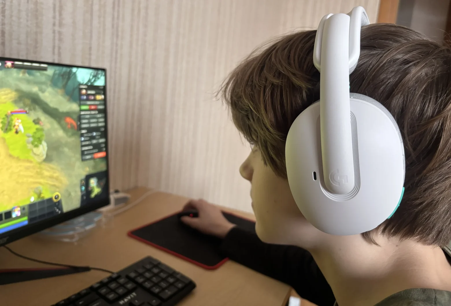 Фото до матеріалу: Logitech G325 LIGHTSPEED: найлегші ігрові навушники 2026 року