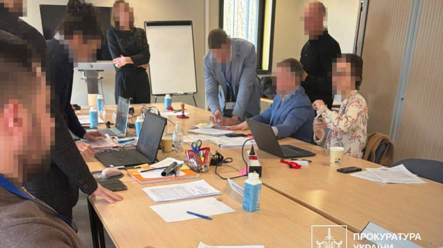 Фото до матеріалу: Жан Рено опублікував книгу про викрадених російськими окупантами українських дітей
