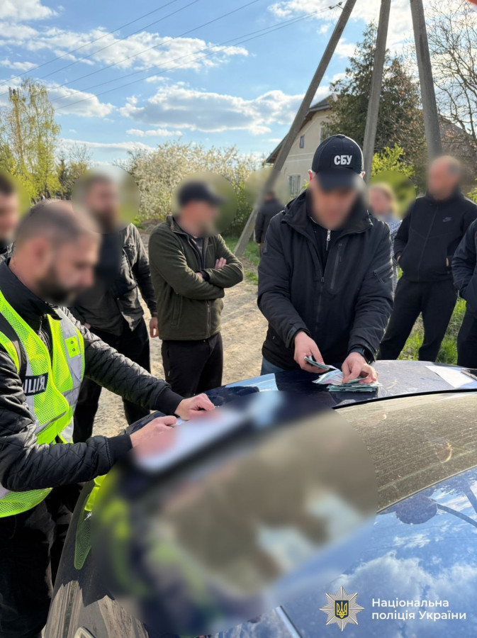 Фото до матеріалу: 70 тисяч за “вплив” на податківців: поліцейські Прикарпаття оголосили про підозру заступнику керівника одного з ЦНАПів