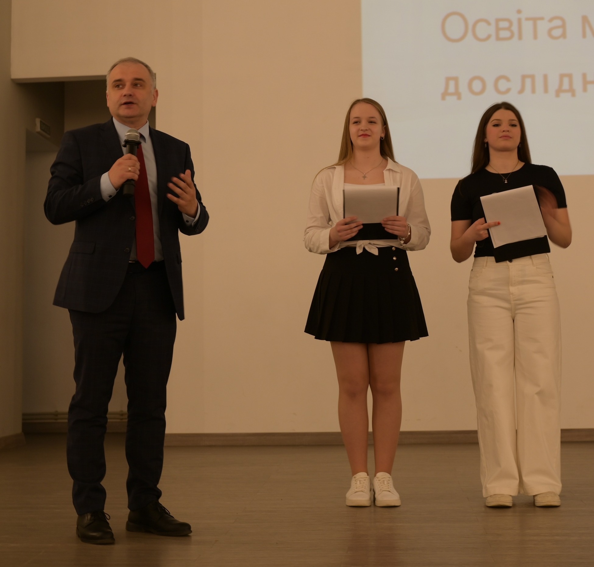 Фото до матеріалу: Ужгородський науковий ліцей відзначив переможців олімпіад 2026 року