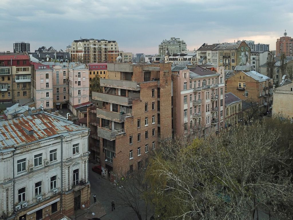 Фото до матеріалу: У Києві на вулиці Рейтарській, 15 колишню поліклініку перетворять на офісний центр із терасою