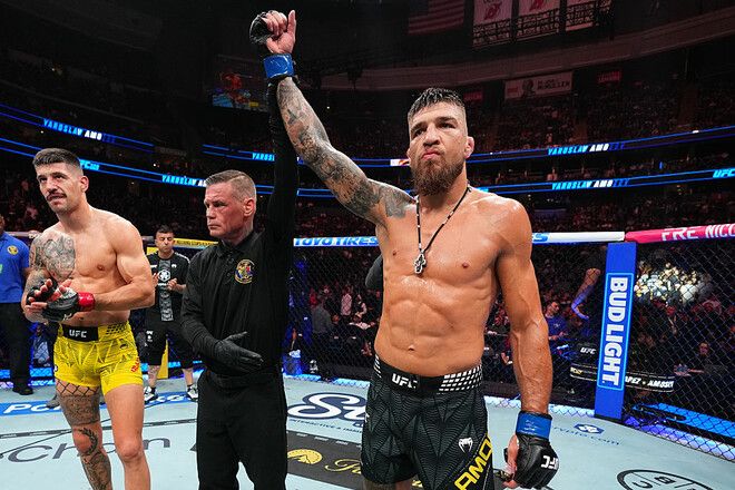 Фото до матеріалу: Ярослав Амосов здобув другу перемогу в UFC: 30-та перемога українця в кар'єрі