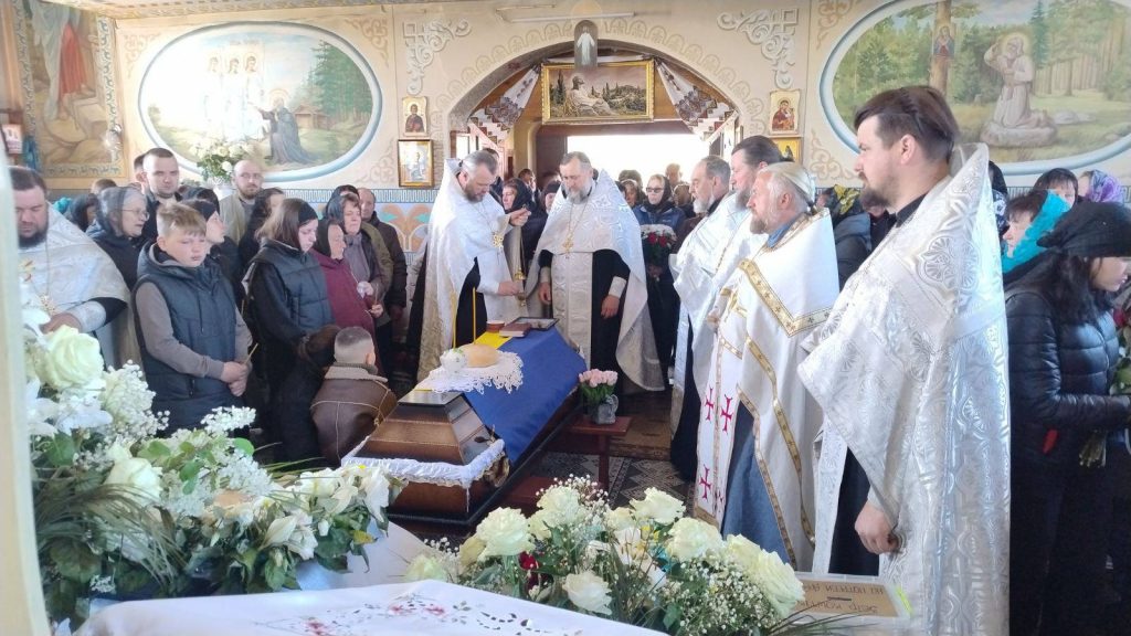 Фото до матеріалу: В Колківській громаді прощалися з Героєм Іваном Фіщуком
