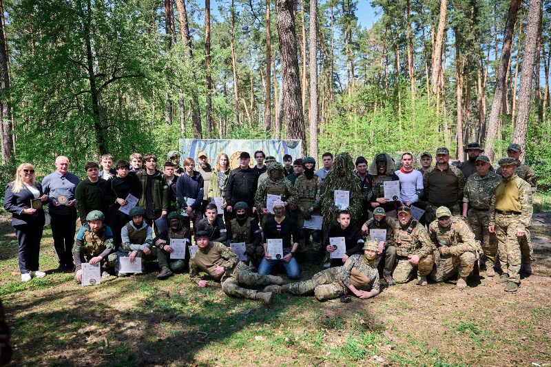 Фото до матеріалу: Студенти Черкащини успішно завершили курс національного супротиву: що вивчили та як долучитися