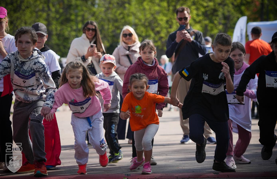 Фото до матеріалу: Бігуни з Європи підтримали миколаївських морпіхів