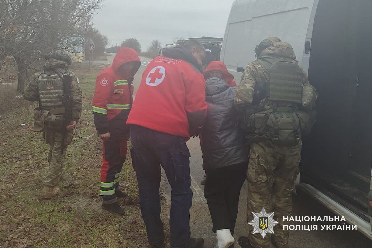 Фото до матеріалу: Колишній студент евакував із Нікополя свою викладачку