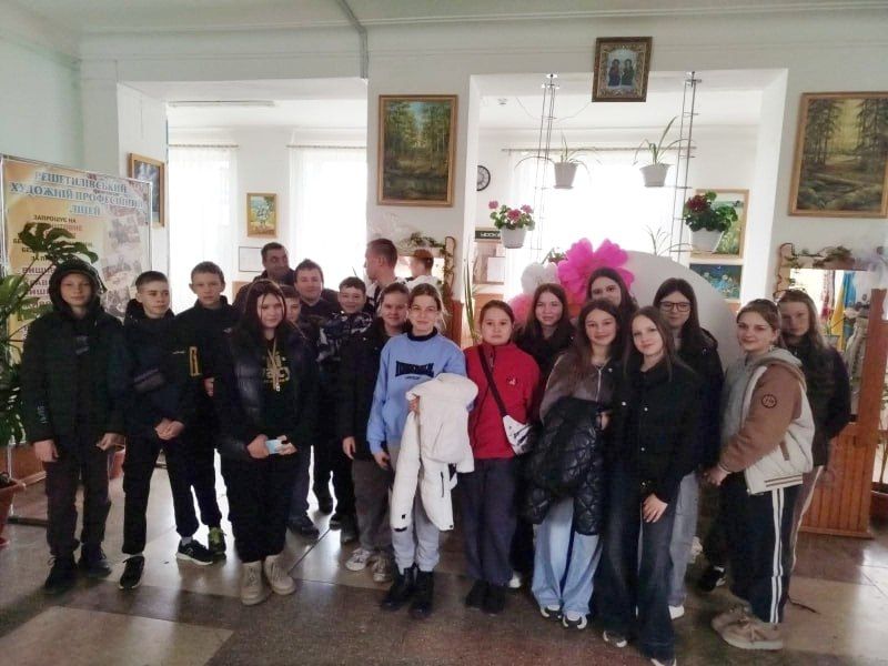 Фото до матеріалу: М'якеньківські школярі відкрили для себе магію килимарства на Решетилівщині