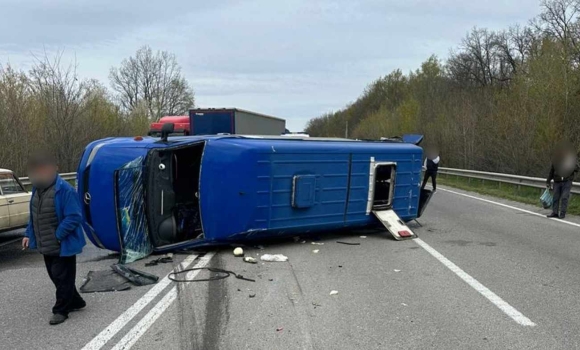 Фото до матеріалу: У Вінниці мотоцикліст отримав легкі травми після зіткнення з автомобілем