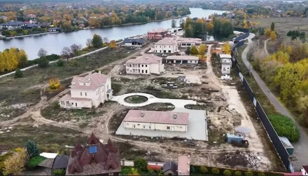 Фото до матеріалу: Відмивання 460 мільйонів гривень на елітних котеджах під Києвом: підозри отримали ексвіцепрем'єр і ще п'ятеро осіб