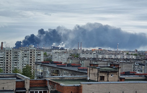 Фото до матеріалу: У російському Череповці спалахнула масштабна пожежа в районі комбінату "Северсталь". ФОТО