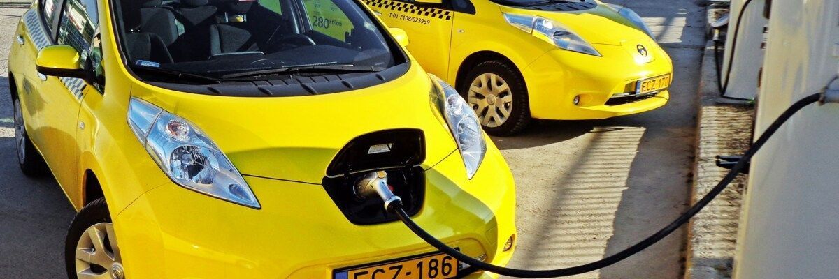 Фото до матеріалу: Електромобілі стабілізують ціни на таксі у Франківську