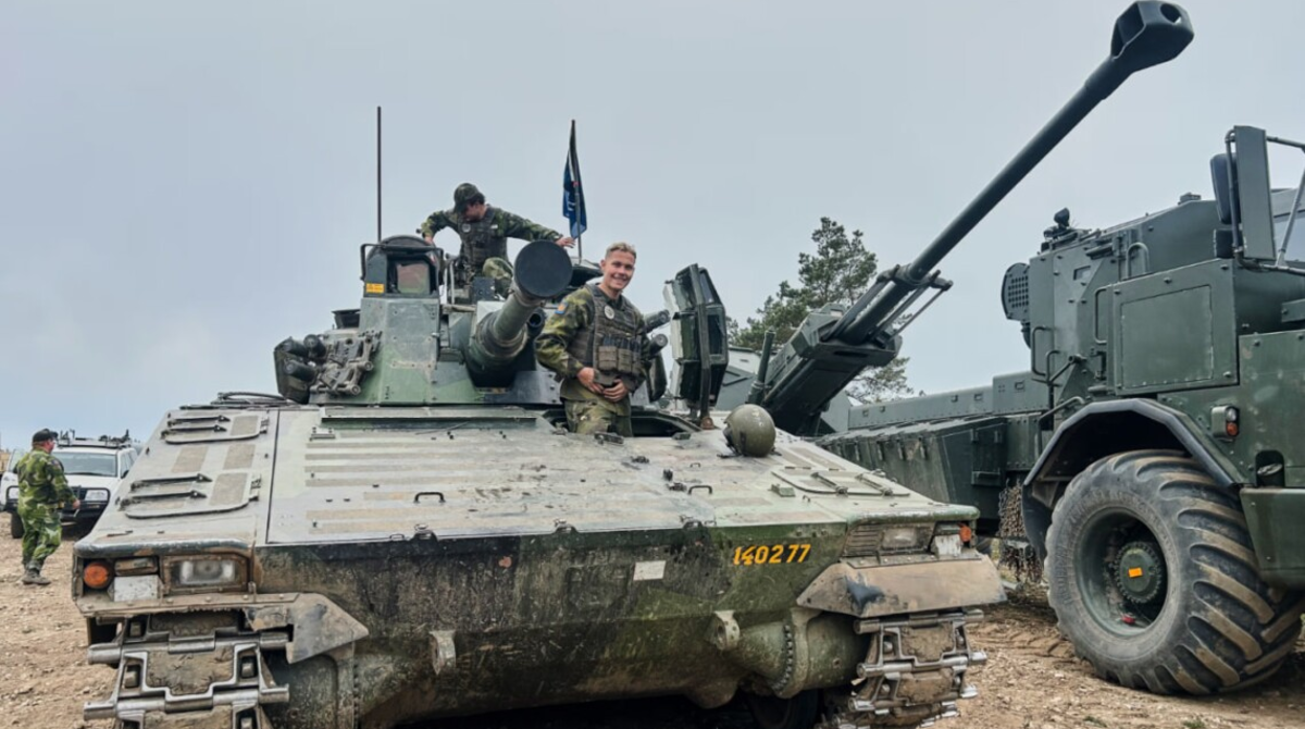 Фото до матеріалу: Українські пілоти «знищили» шведські підрозділи на навчанях НАТО у Швеції