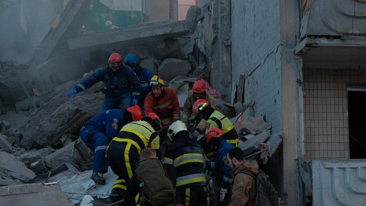 Фото до матеріалу: Кількість загиблих у Києві зросла до десяти