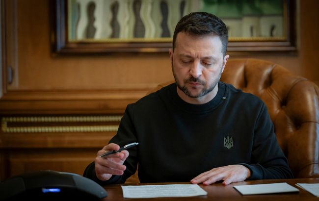 Фото до матеріалу: Зеленський схвалив продовження воєнного стану та мобілізації ще на 90 днів