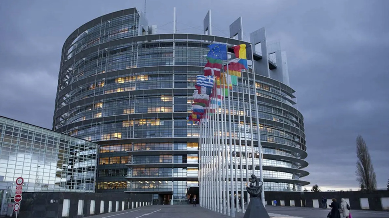 Фото до матеріалу: Європарламент обговорить обмеження VPN через загрозу захисту дітей