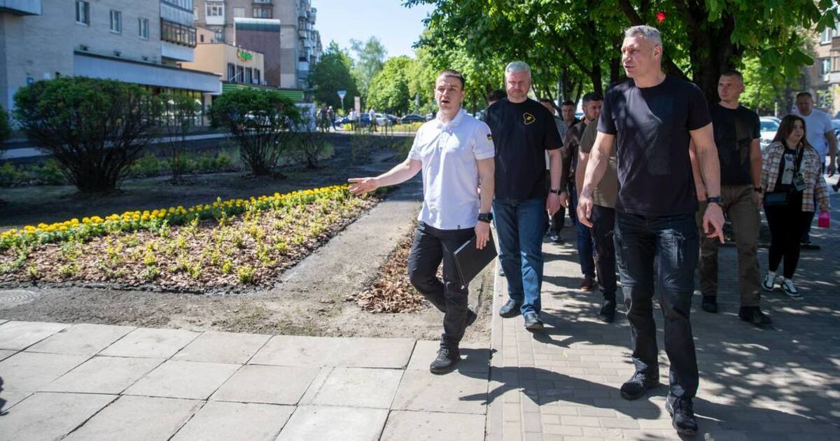 Фото до матеріалу: Кличко та голови районів підбили підсумки двомісячника благоустрою в Києві