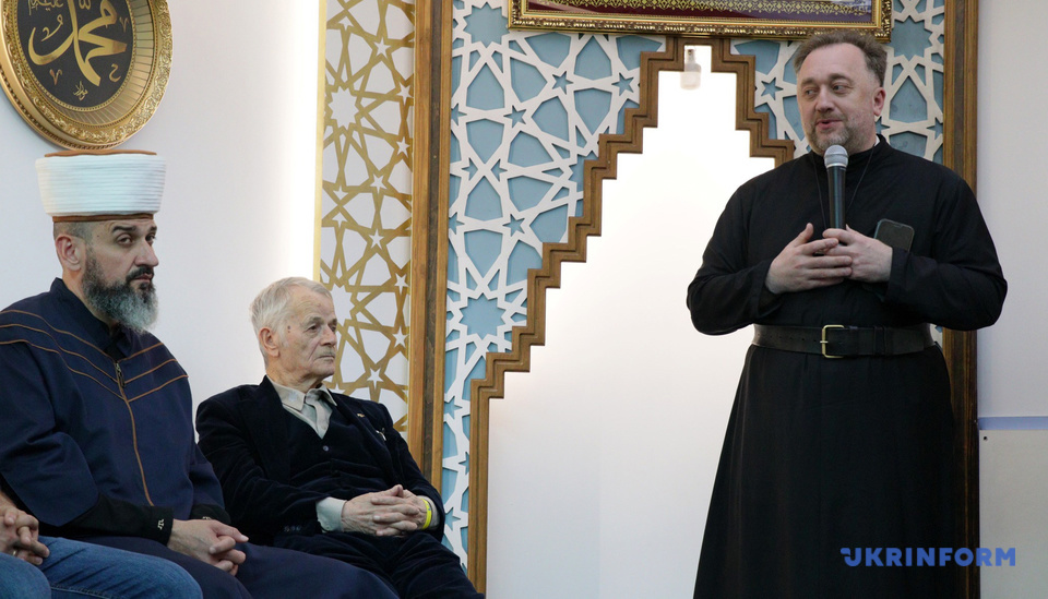 Фото до матеріалу: У Львові після спроби підпалу мечеті відбувся захід солідарності