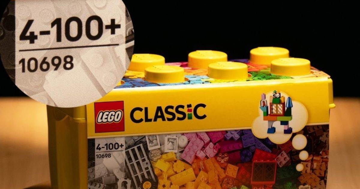 Фото до матеріалу: Lego привітала Девіда Аттенборо зі 100-річчям: вікові обмеження знято