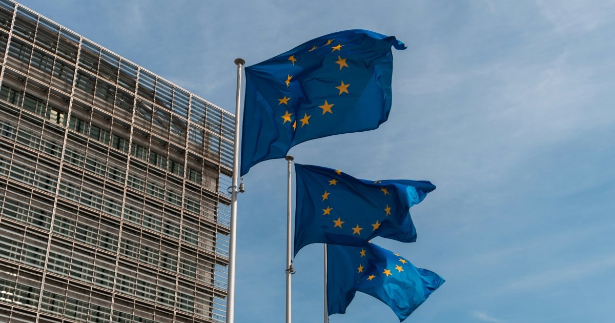Фото до матеріалу: ЄС хоче вимагати від України податок на великі компанії перед виплатою 90 млрд євро
