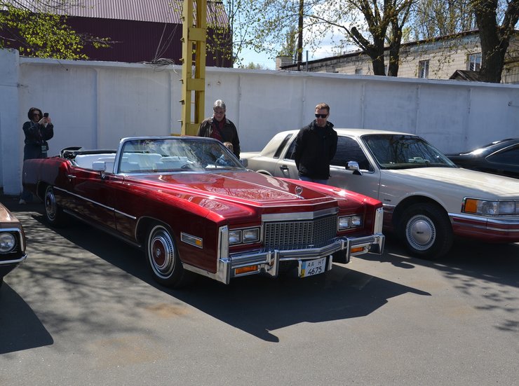 Фото до матеріалу: Київський Old Car Land 2026: від легендарних американців до рідкісних Mercedes