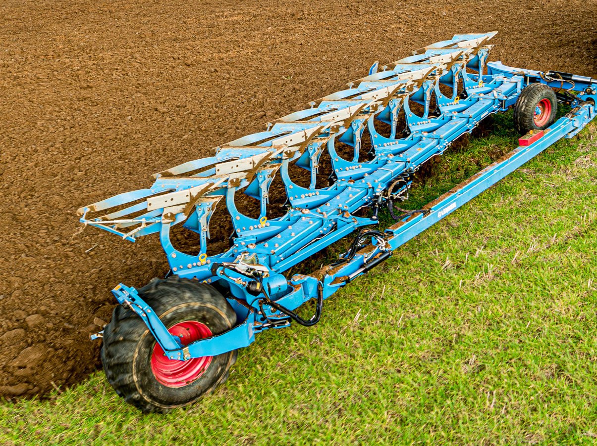 Фото до матеріалу: Новий потужний плуг LEMKEN DIAMANT 18: рішення для найскладніших ґрунтів в Україні