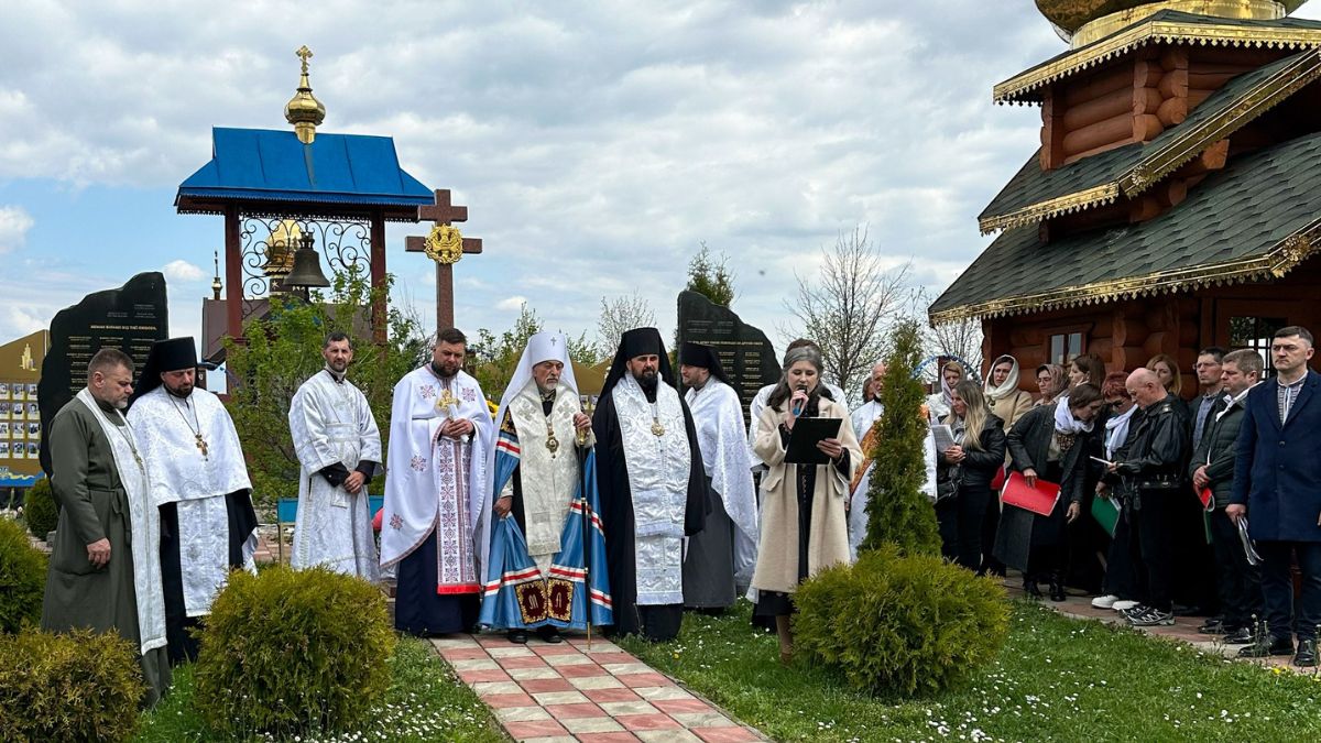 Фото до матеріалу: Чотири громади Калуського району вшанували пам'ять загиблих захисників у монастирі