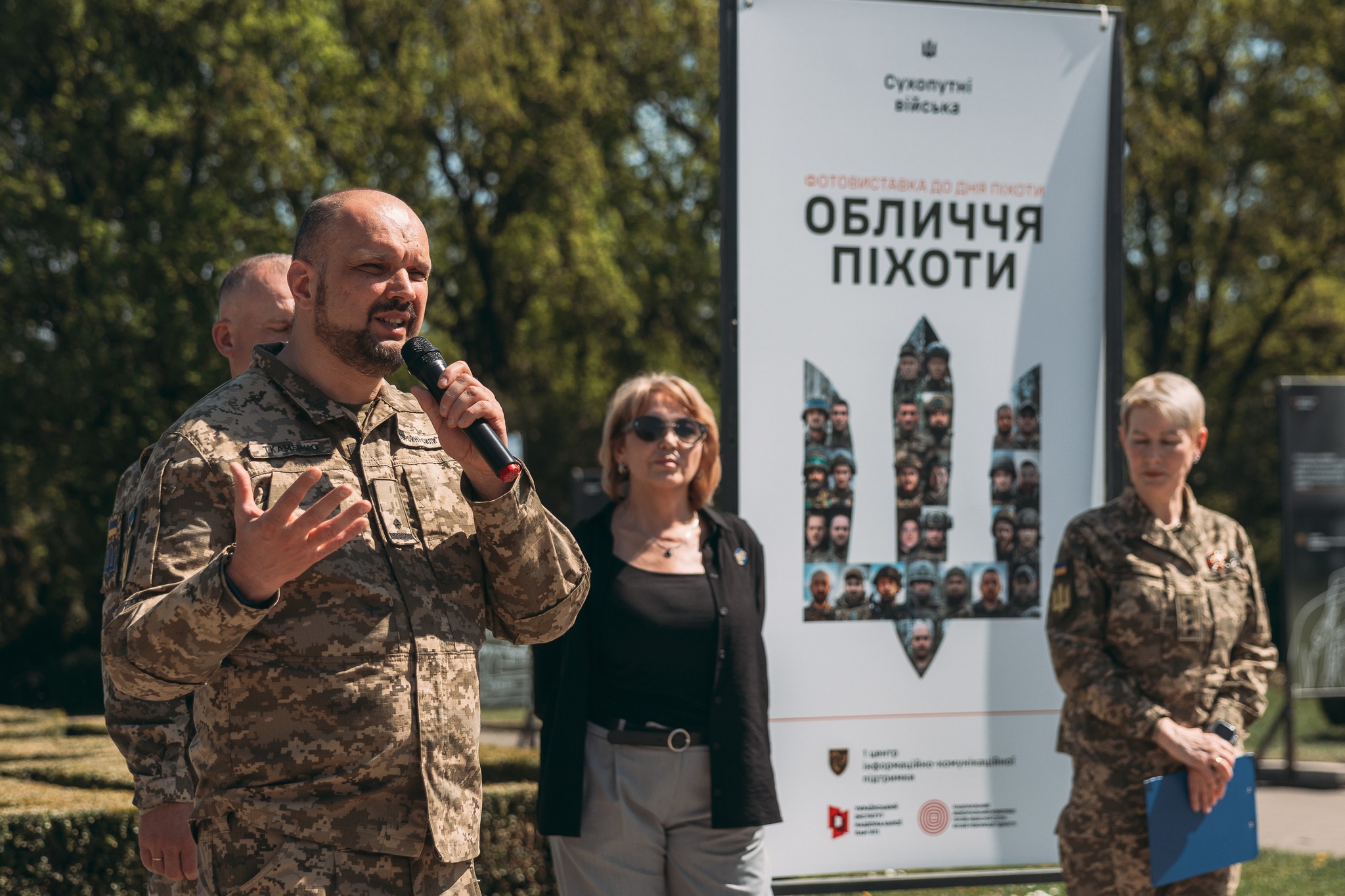 Фото до матеріалу: У ботанічному саду імені Гришка відкрили фотовиставку «Обличчя піхоти»