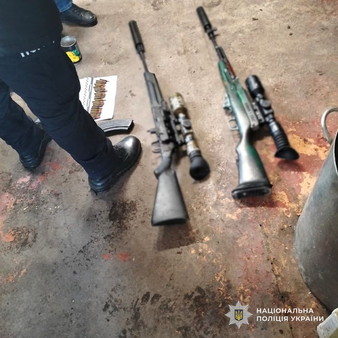 Фото до матеріалу: У Покрові поліція вилучила зброю та майже 900 патронів у 53-річного чоловіка