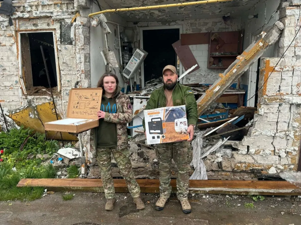 Фото до матеріалу: Любешівським військовим надано Starlink та зарядну станцію: підтримка громади