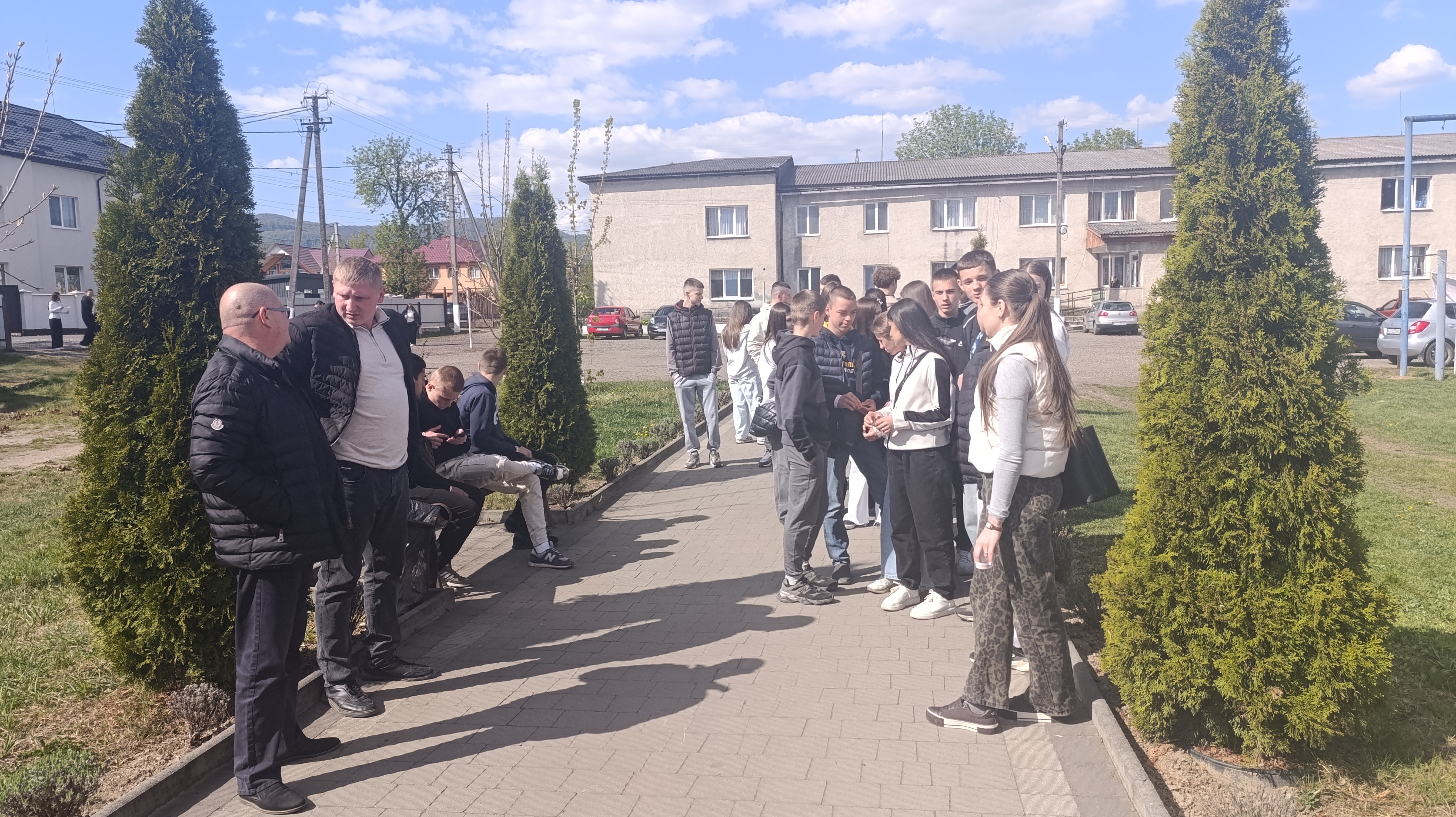 Фото до матеріалу: Майстер-класи та майбутнє молоді: у Сваляві пройшов День відкритих дверей