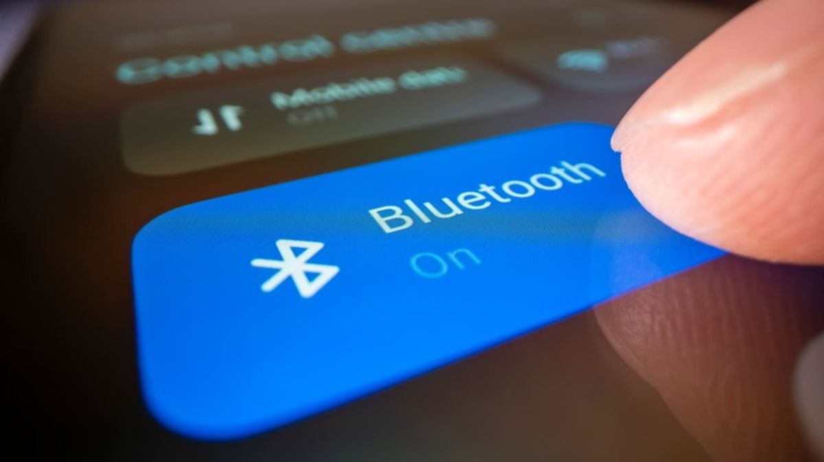 Фото до матеріалу: Чому Bluetooth раптово обриває з'єднання і як це виправити за хвилину