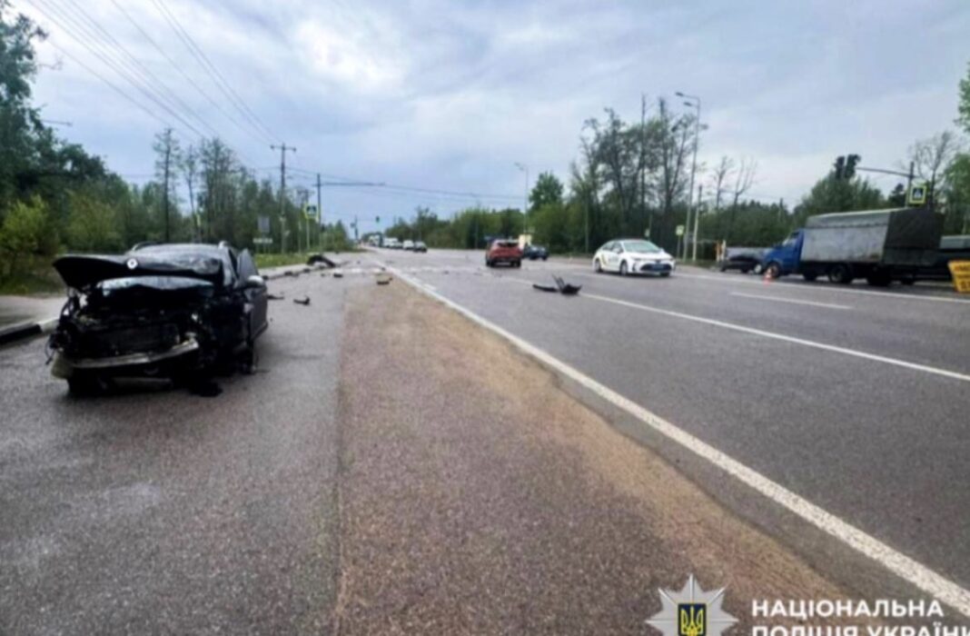 Фото до матеріалу: П’яний водій спровокував ДТП біля Гуйви: травмовано двох пасажирок