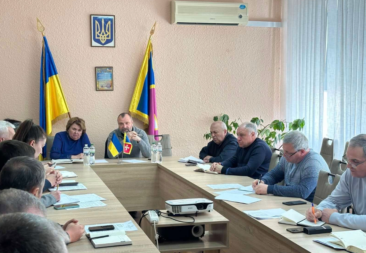 Фото до матеріалу: Холодні батареї чи нові тротуари? У Яготині викрили пріоритети бюджету перед зимою