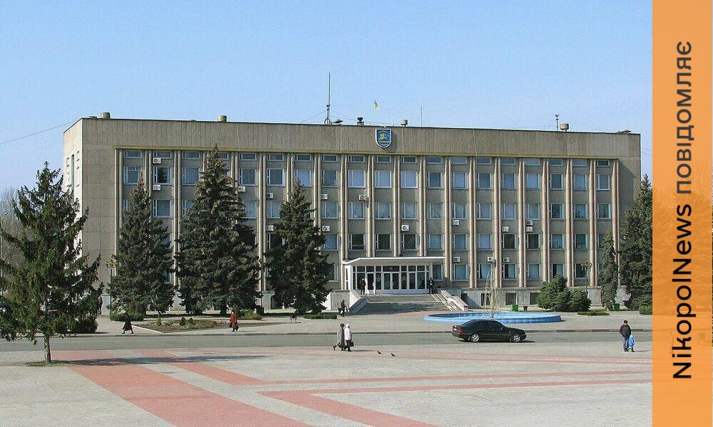 Фото до матеріалу: Підтримка евакуйованих сімей та військових: у Нікополі відбулася позачергова сесія міської ради