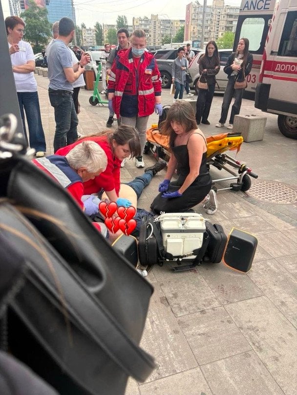 Фото до матеріалу: Чоловік помер біля станції метро «Політехнічний інститут»: у мережі звинуватили працівників метрополітену