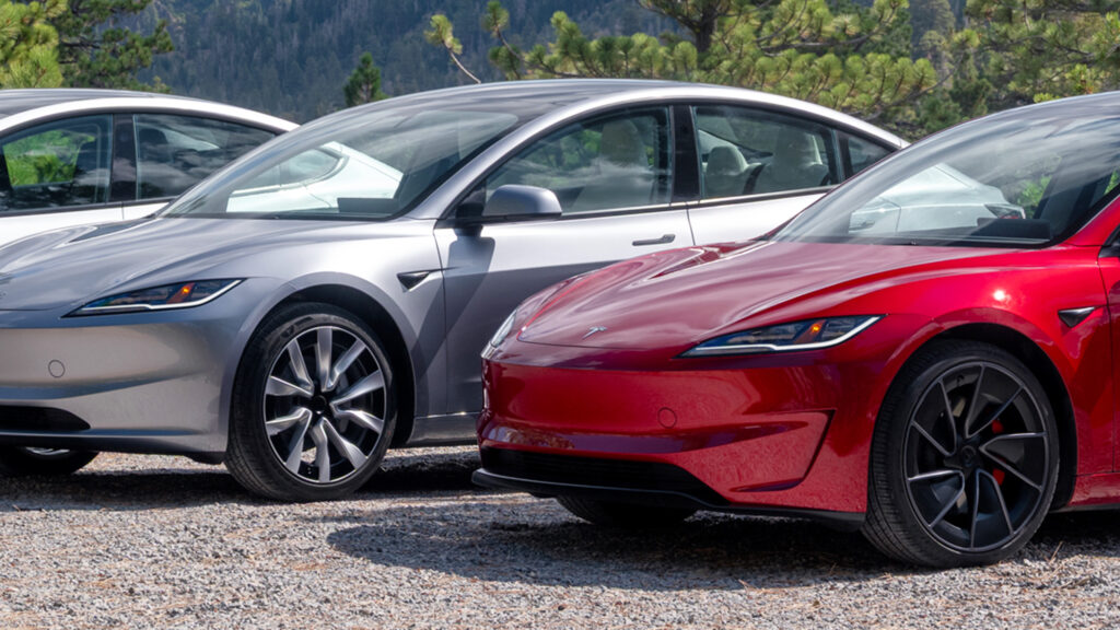 Фото до матеріалу: Tesla досягла 10 мільярдів миль на FSD, але справжня автономність ще не наставала
