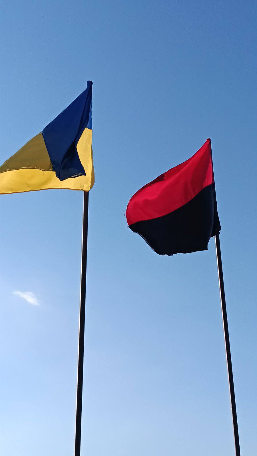 Фото до матеріалу: У селі Обенижі вшанували пам'ять захисника Юрія Строчика