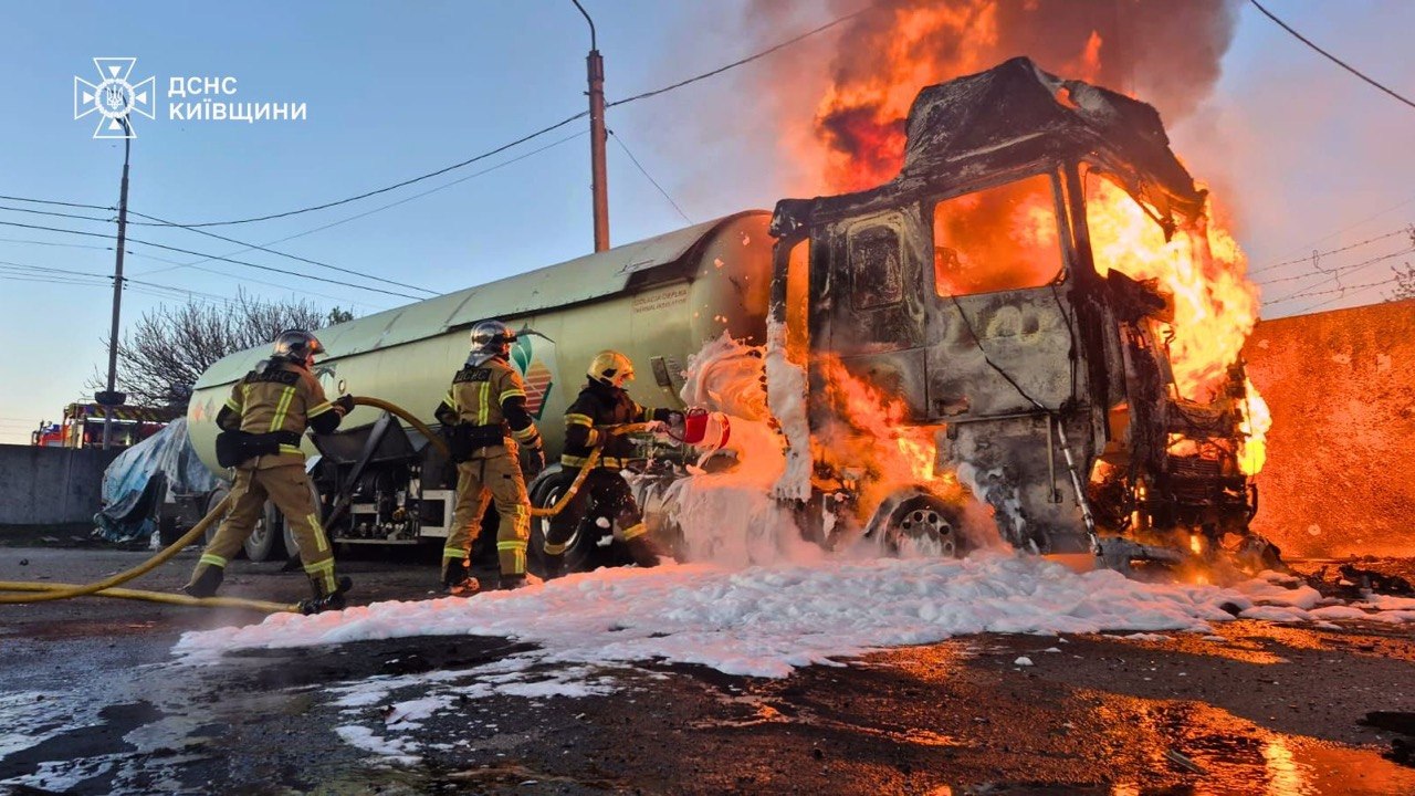 Фото до матеріалу: Трагічні наслідки нічної атаки: на Полтавщині загинули двоє рятувальників