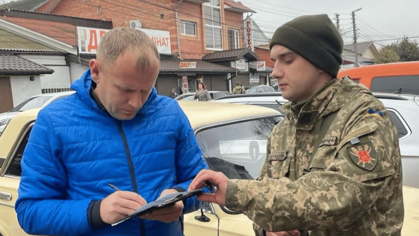 Фото до матеріалу: Суд у Миргороді виніс вирок водієві, який протягнув військового ТЦК на 100 метрів