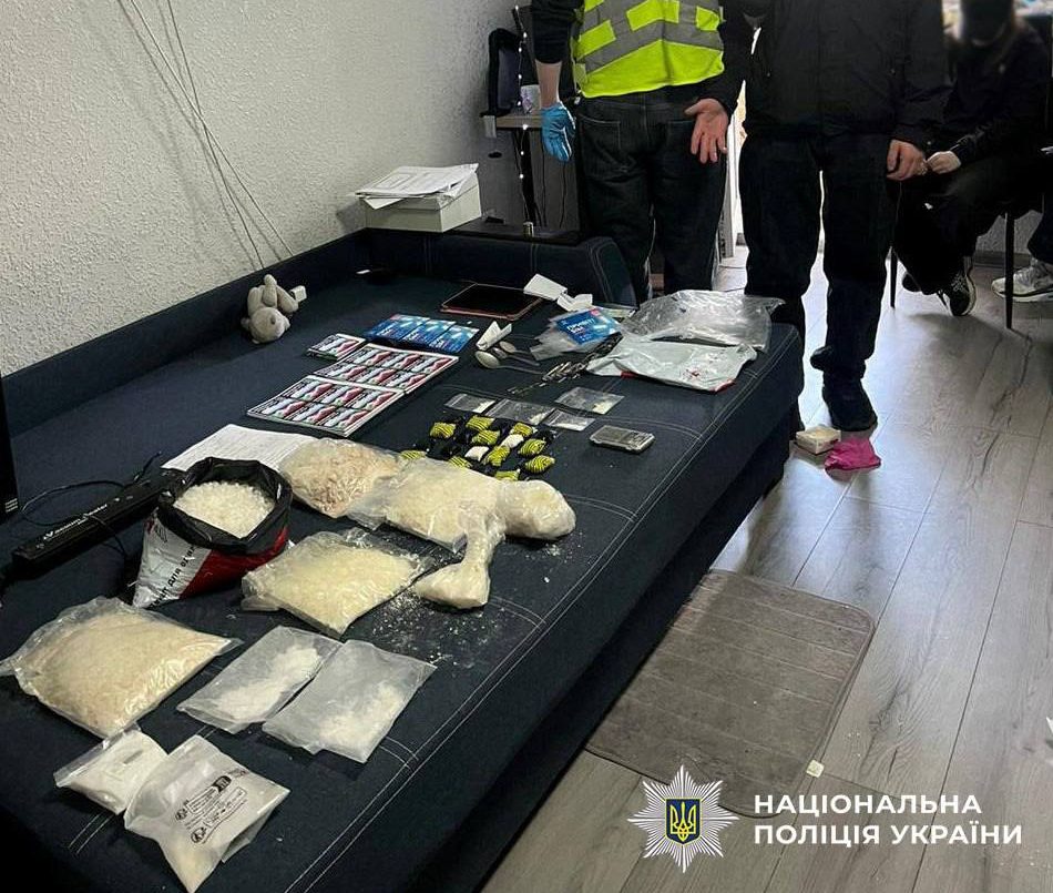 Фото до матеріалу: У Києві викрили студентську пару, що збувала 5 кг психотропів на понад 3 млн грн