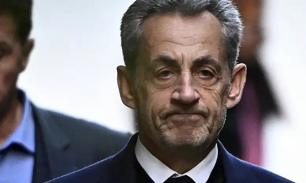 Фото до матеріалу: Екс-президент Франції Ніколя Саркозі вийшов на свободу за УДЗ