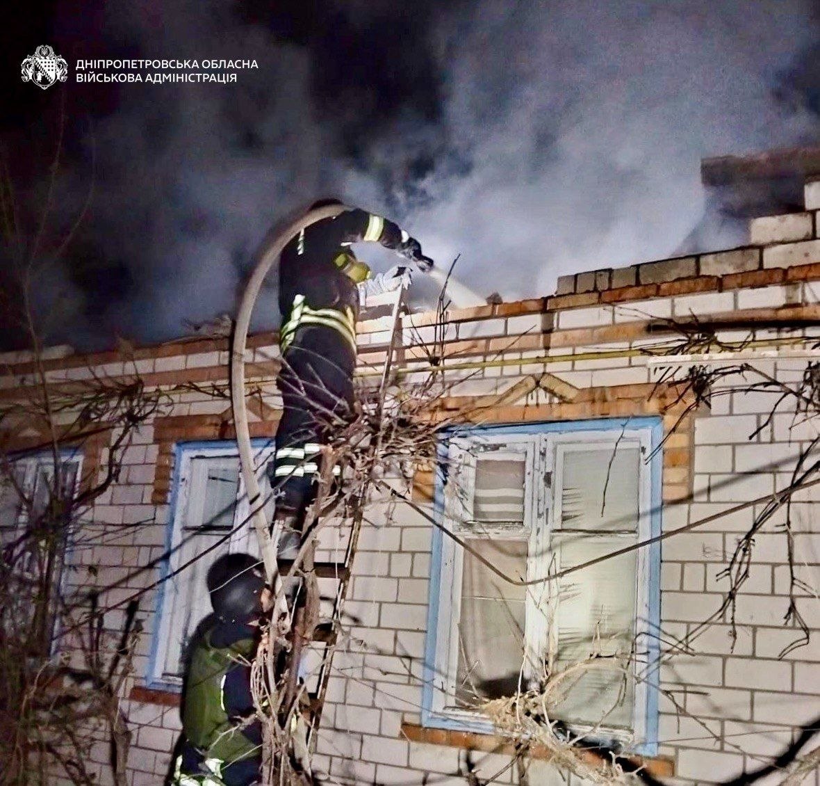 Фото до матеріалу: За ніч ворог майже 30 разів обстріляв Нікопольський та Криворізький райони Дніпропетровщини