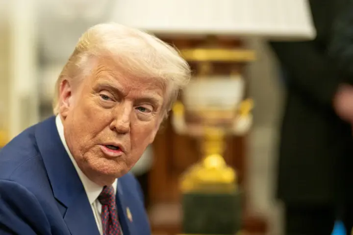 Фото до матеріалу: Трамп відхиляє пропозицію Ірану: чому США не відкривають Ормузьку протоку