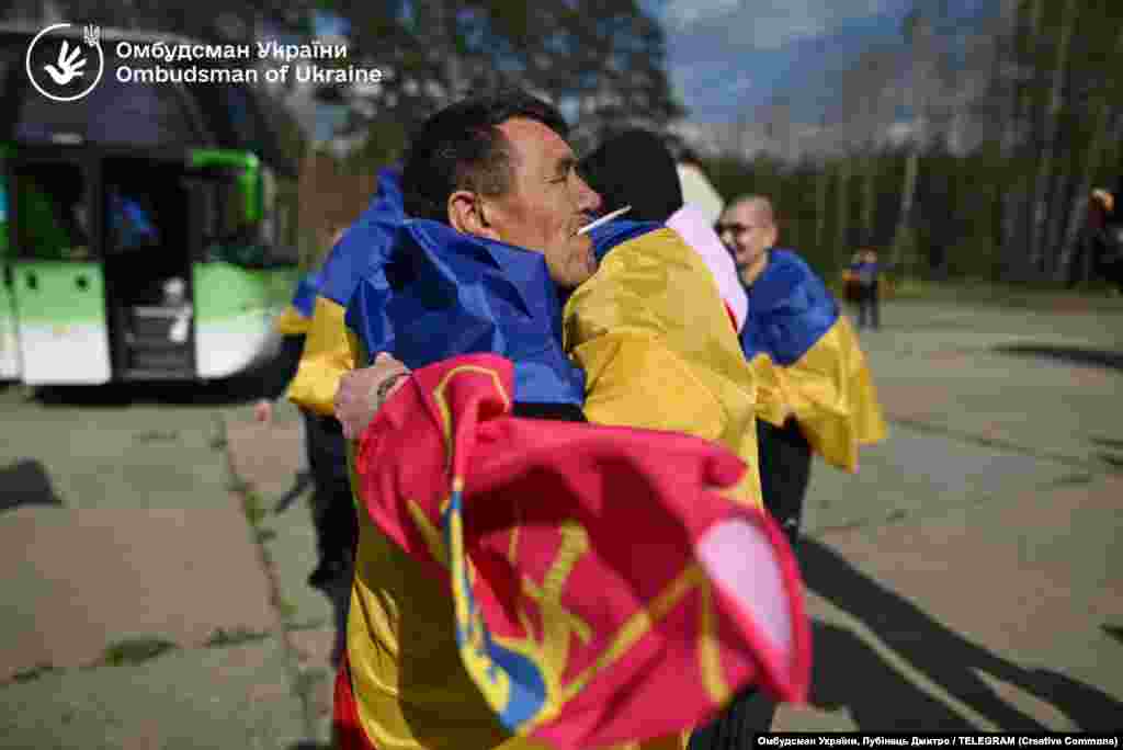 Фото до матеріалу: 193 українських воїни повернулися додому: 73-й обмін полоненими