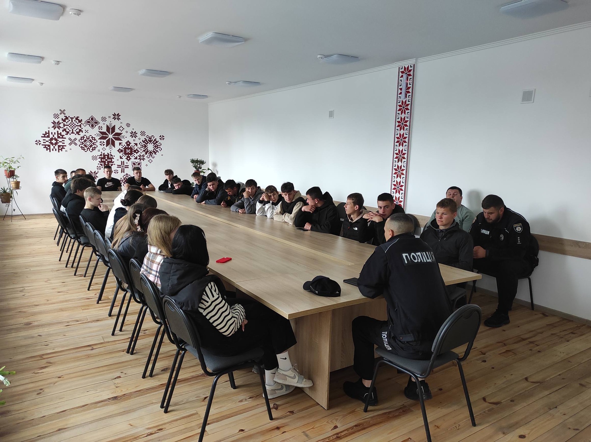 Фото до матеріалу: Любешів: у техколеджі до Тижня безпеки дорожнього руху залучили працівників поліції