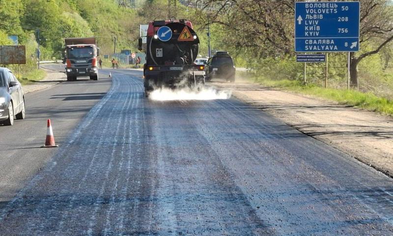 Фото до матеріалу: Закарпаття відновило майже 200 тисяч квадратних метрів доріг за перший квартал