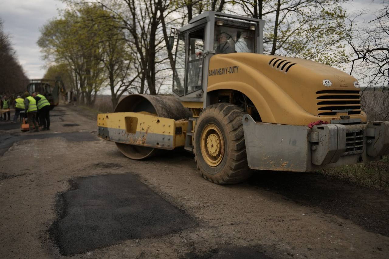 Фото до матеріалу: Ремонт доріг в Україні: названо терміни завершення робіт