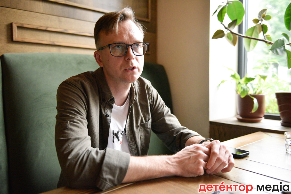 Фото до матеріалу: Андрій Діхтяренко: «Ми не хочемо втратити зв'язок з окупованими територіями України»